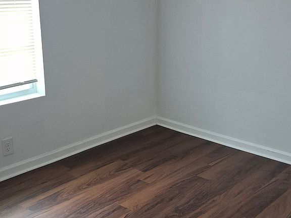 3rd image of 633-639 W 39th St #635