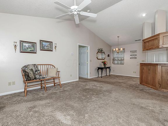 5th image of 658 Kensington Dr