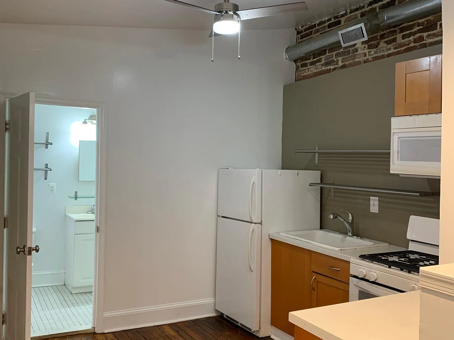 602 South Broadway — Photo 2