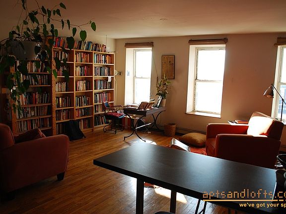 3rd image of 153 Columbia St APT 3