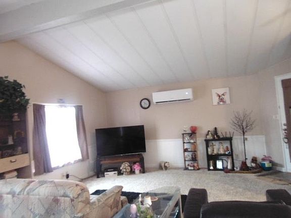 3rd image of 3835 Gardiner Ferry Rd