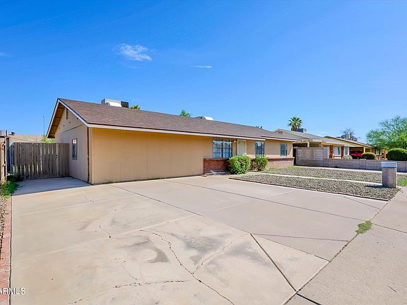 3rd image of 1056 W HACKAMORE Street