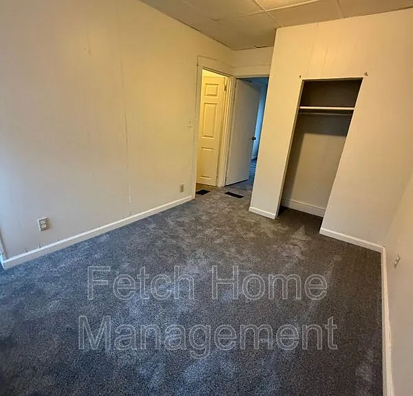 214 W Strawberry St — Photo 13
