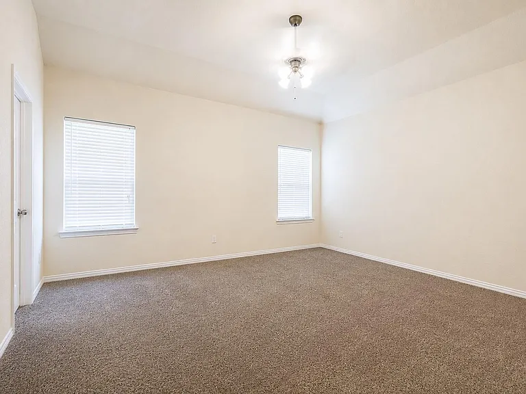 604 Linnwood Dr W — Photo 25