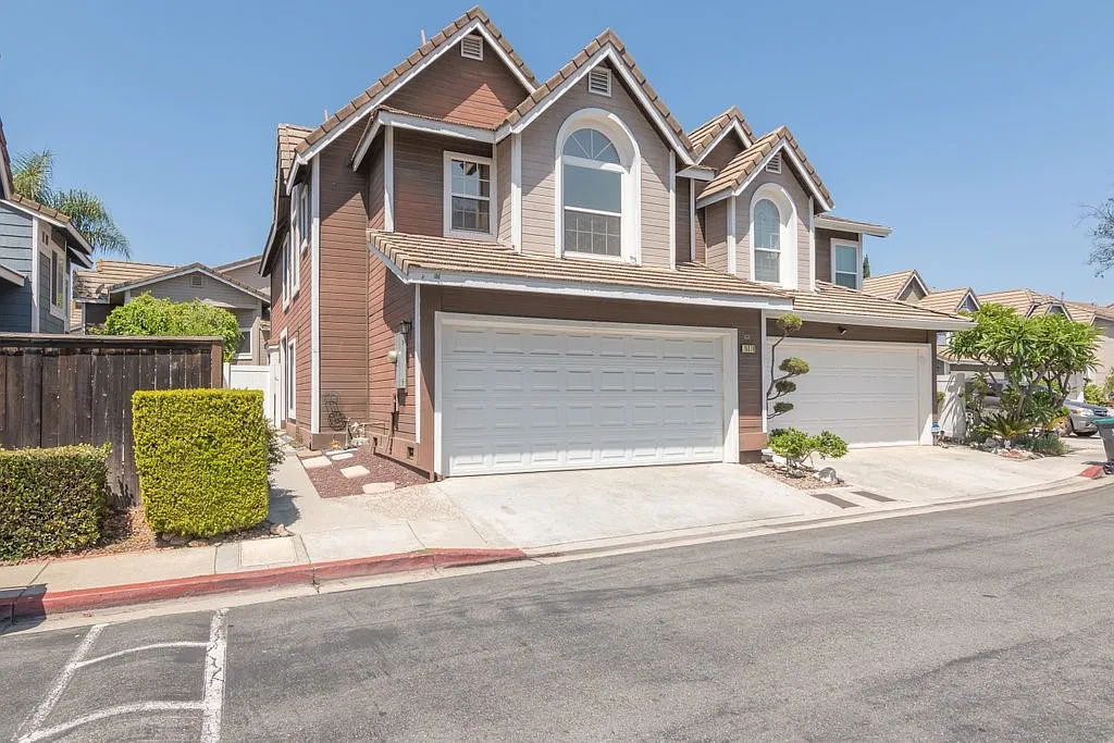 3 bed, 2.5 bath, 1234 sqft, $3,195 — Photo 1