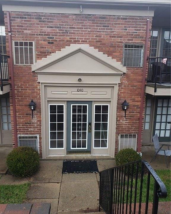 1st image of 1040 Eve Dr #113