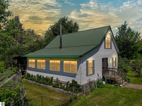 12549 Puffer Rd SW, Fife Lake, MI 49633