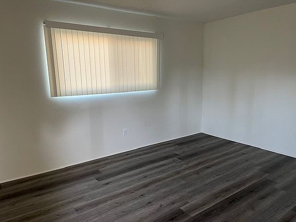 4th image of 51099 Eisenhower Dr #F