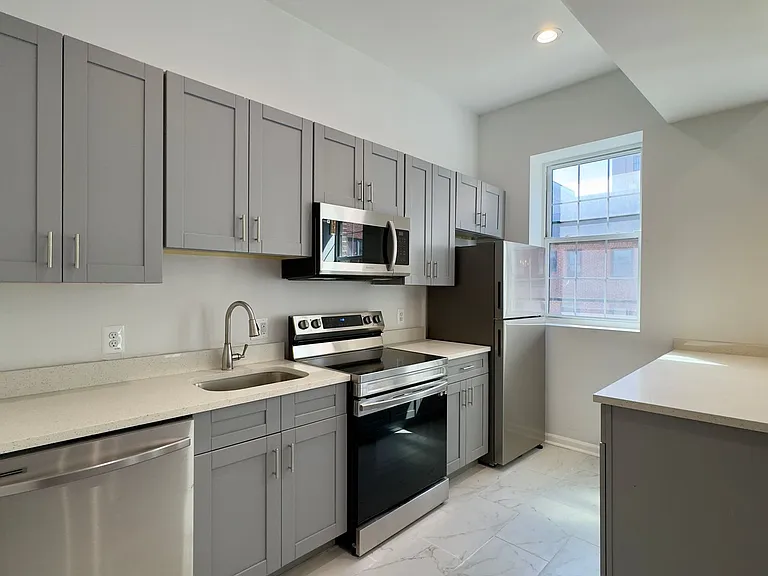 10 E Mulberry St — Photo 28