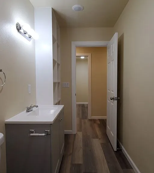1390 Yale Pl — Photo 11