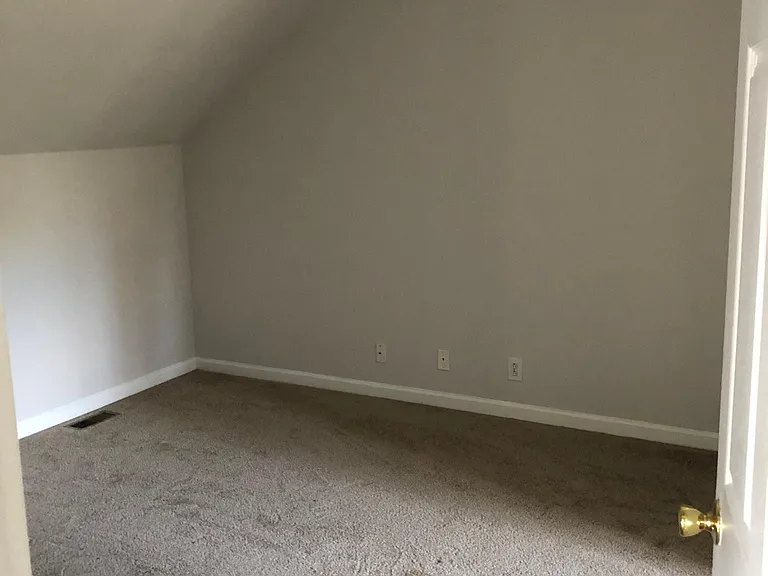 Frist bedroom