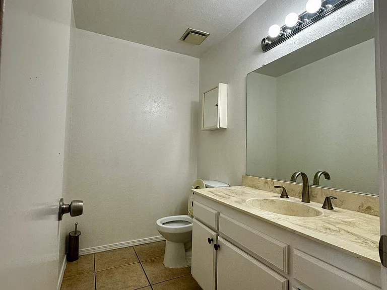 2447 Huntington Dr #11 — Photo 7