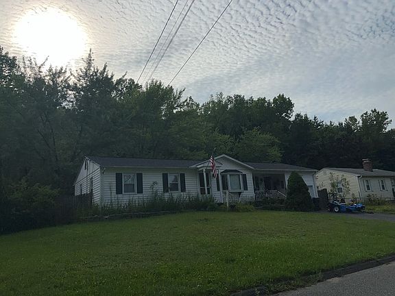 3rd image of 142 Treetop Ave