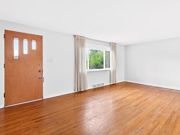 3rd image of 3975 Green Valley Dr