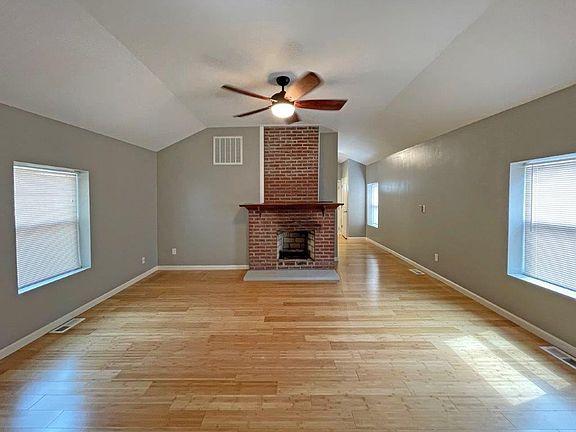 5th image of 828 Charles Ave