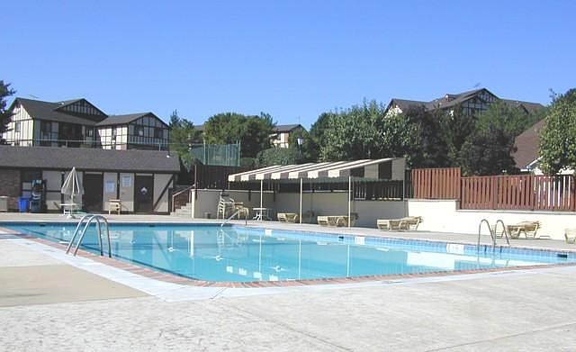 Briarwood Pool Area
