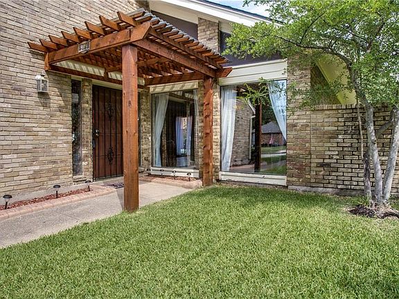 3rd image of 909 Raywood Cir