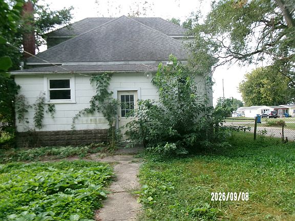 4th image of 402 W Chestnut St
