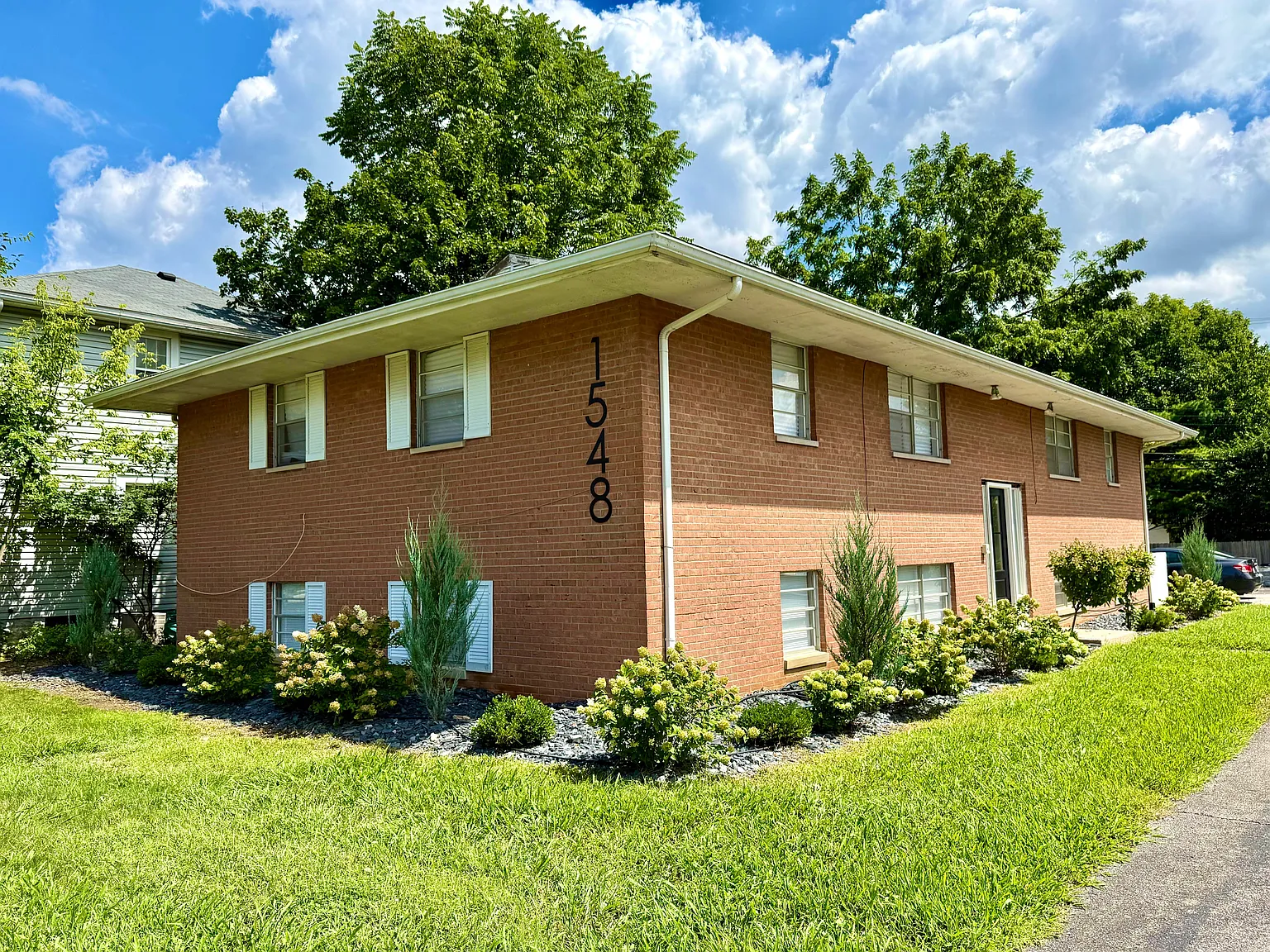 2 bed, 1000 sqft, $1,199 — Photo 2