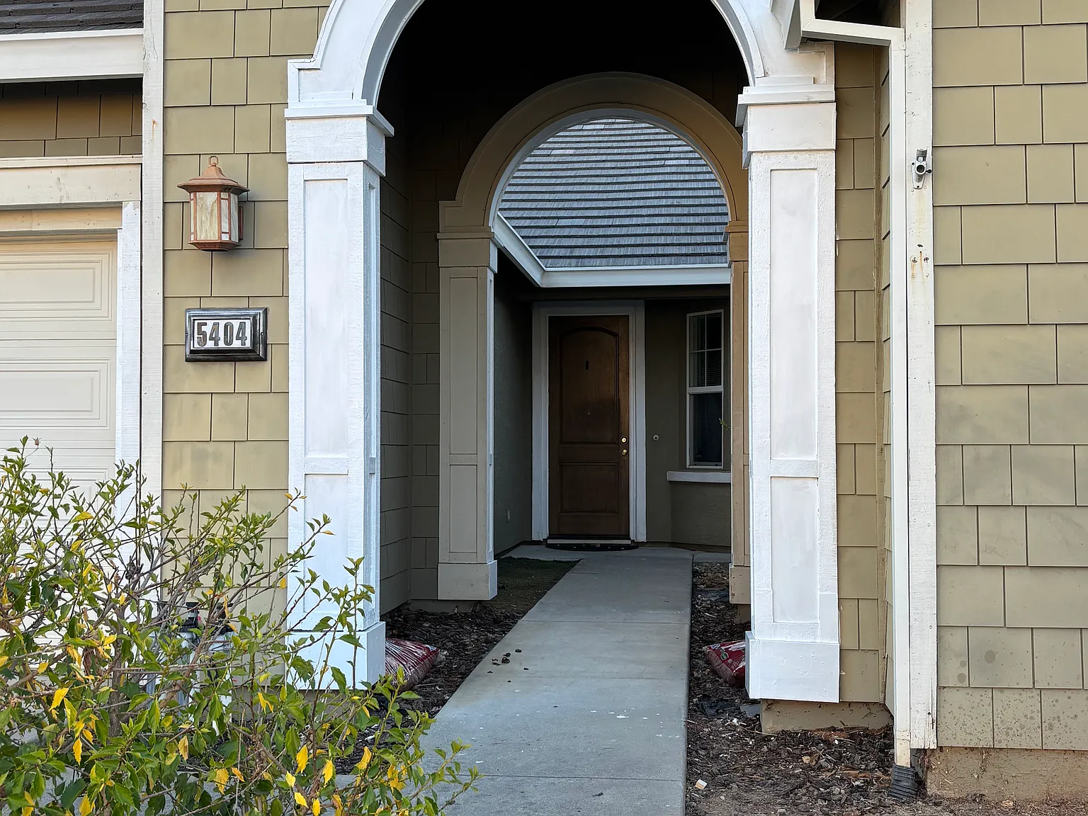 4 bed, 2.5 bath, 2507 sqft, $3,175 — Photo 2