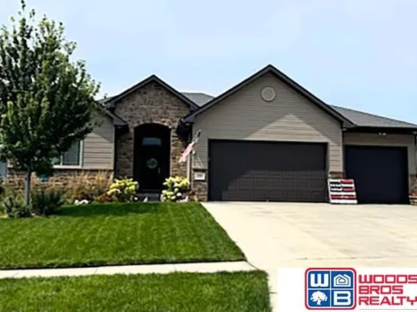 1201 Ridge Rd, Hickman, NE 68372