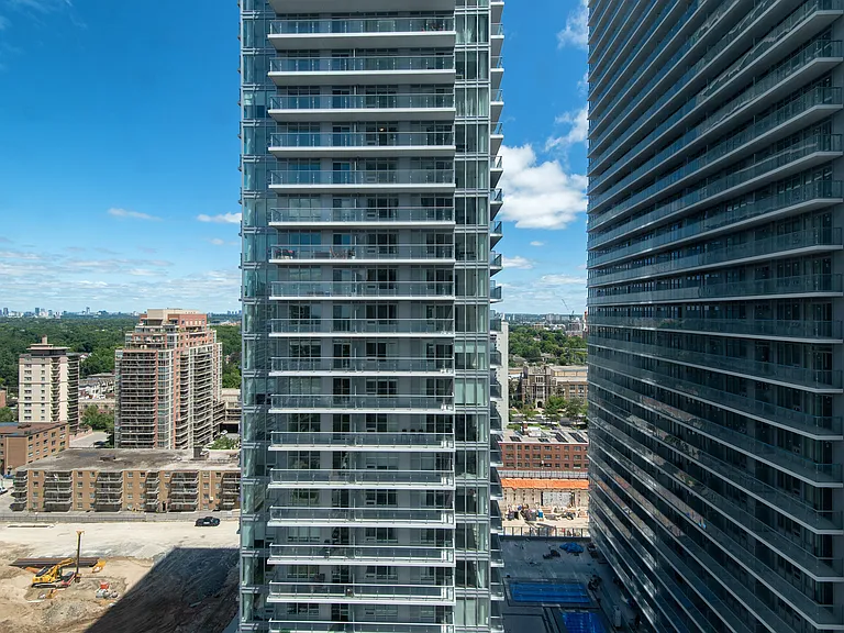 200 Redpath Ave — Photo 95