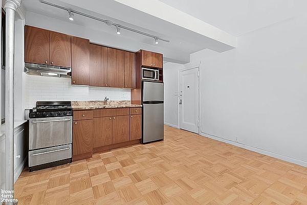 1st image of 226 E 12th St APT 2F