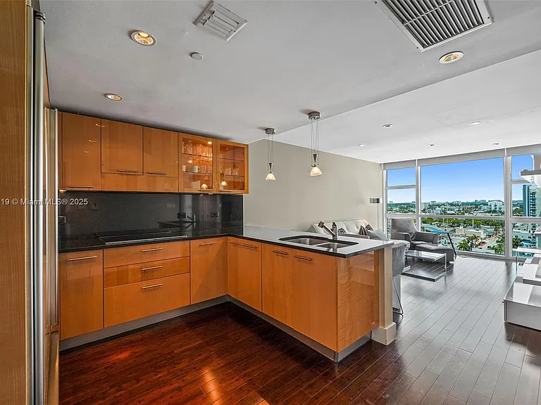 6801 Collins Ave #1214-DOOR1203 — Photo 4