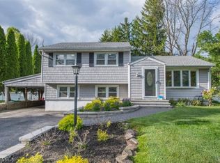 1 Stonehill Rd, Randolph, NJ 07869