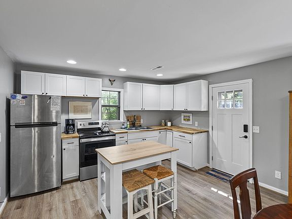 4th image of 1686 Wells Landing Rd