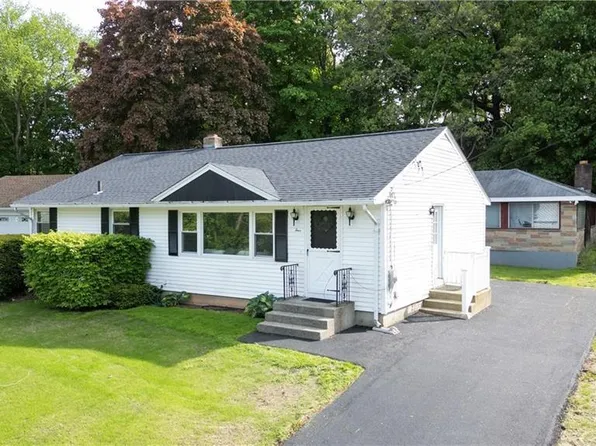 4 Ligian Ct, Johnston, RI 02919