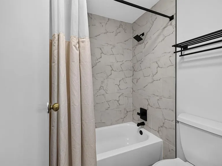 11711 Memorial Dr #621 — Photo 23