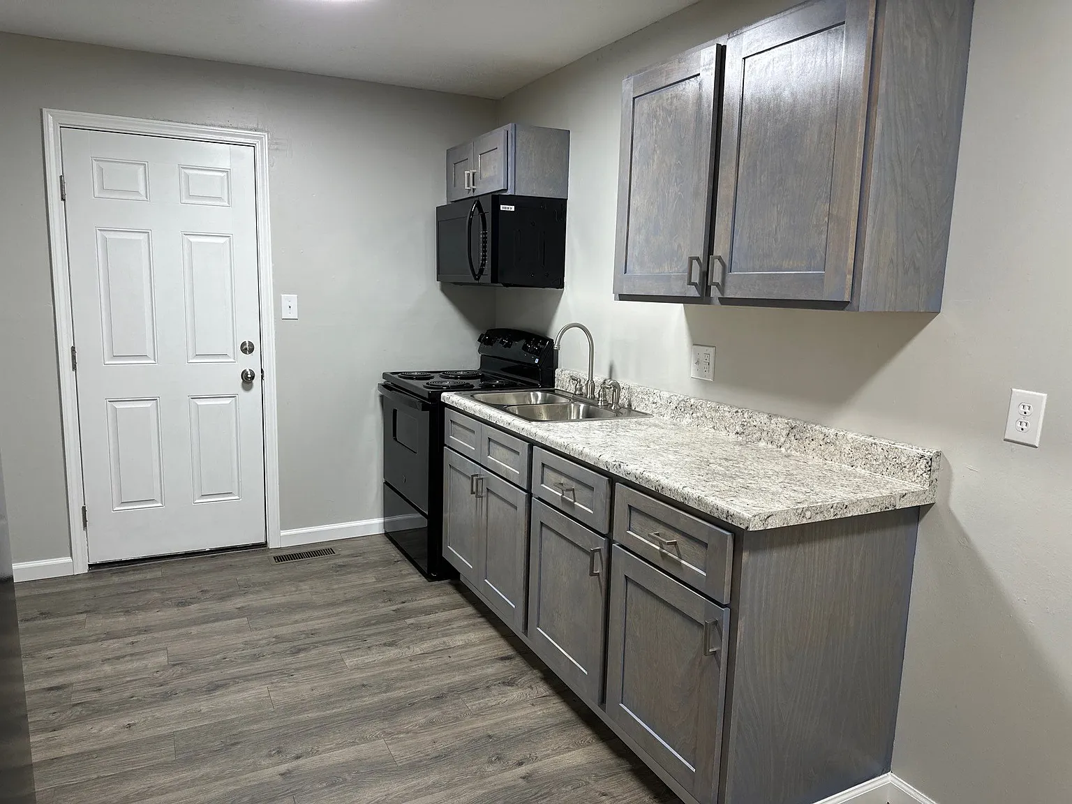 2 bed, 842 sqft, $1,150 — Photo 2