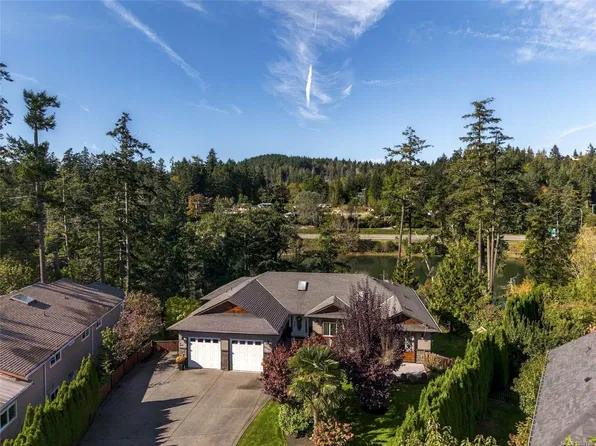 10965 Marti Ln, North Saanich, BC V8L 6B3