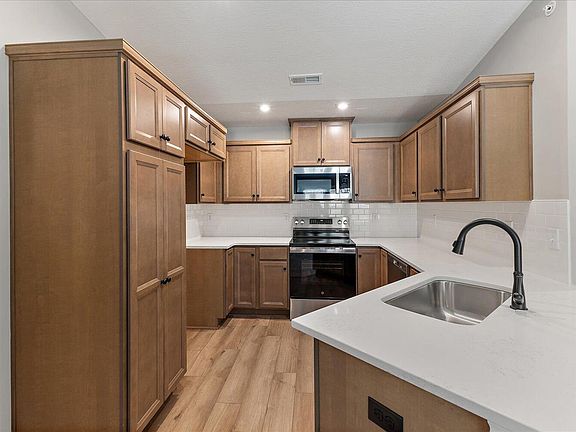 4th image of 4680 Bentwood Hills Dr #5-305