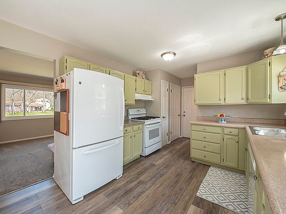 4th image of 1889 Woodfern Dr SE