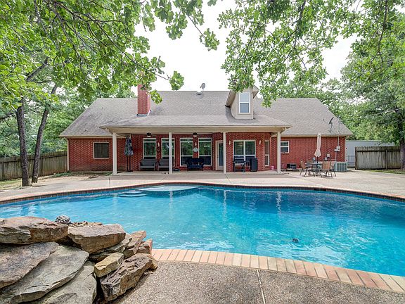 2nd image of 15 Shady Creek Ln
