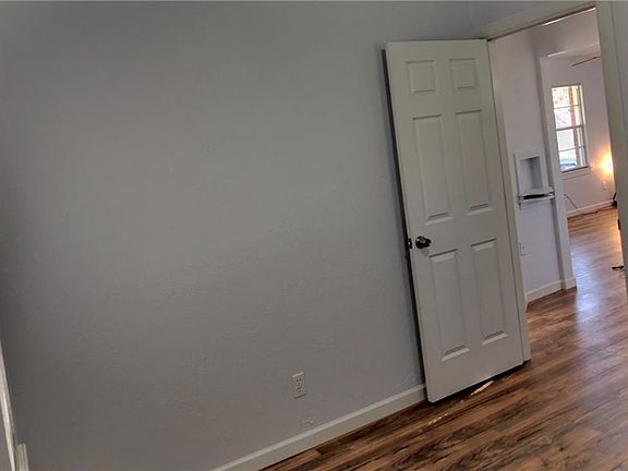 5th image of 812 N Midwest Blvd