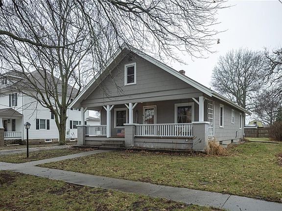 3rd image of 202 N Zeysing Rd