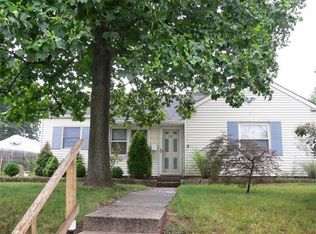 52 Chestnut St, Edison, NJ 08817