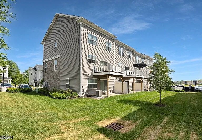 6 Martin Pl — Photo 44