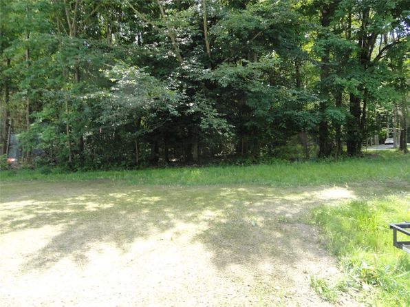 Winchester Dr, Albion, PA 16401