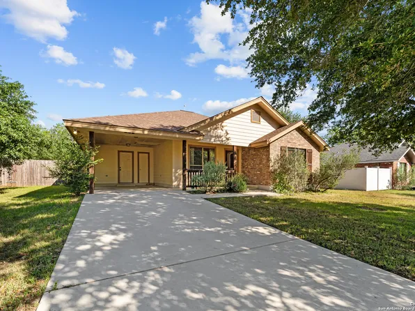 1277 A ST, Floresville, TX 78114