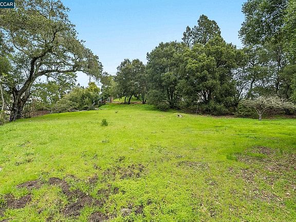 2nd image of 9 Charles Hill Rd