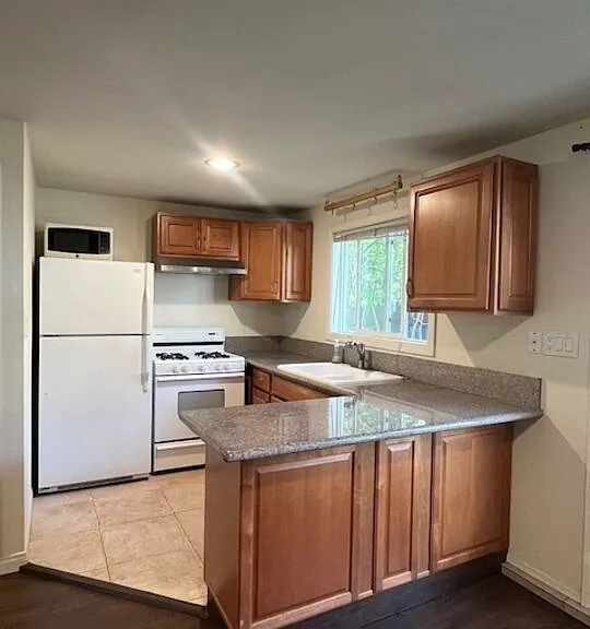 3708 Altura Ave — Photo 10