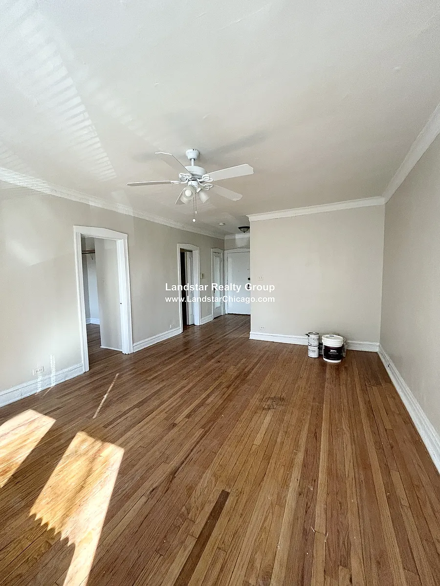 Building Photo - 2956 W Belle Plaine Ave #2