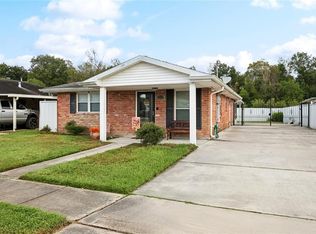 2912 Reunion Dr, Violet, LA 70092