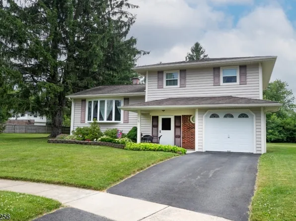 10 Kemah Pl, Mount Olive Twp., NJ 07836