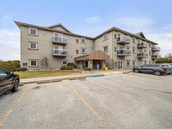 2nd image of 44 Robson Rd #216