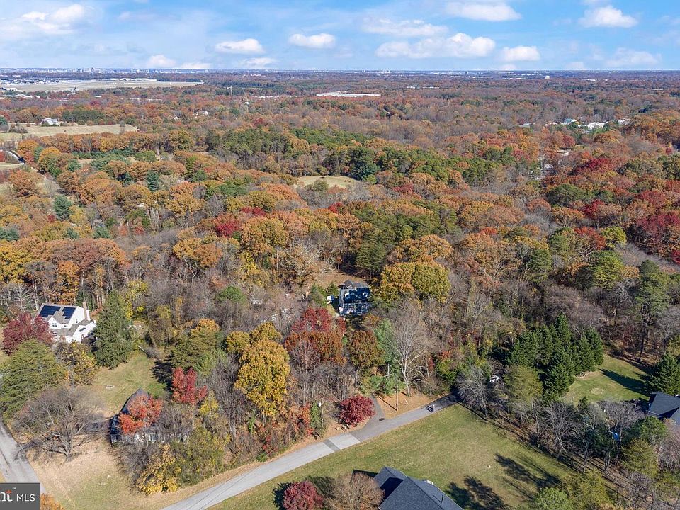 2nd image of 900 S Wieker Rd